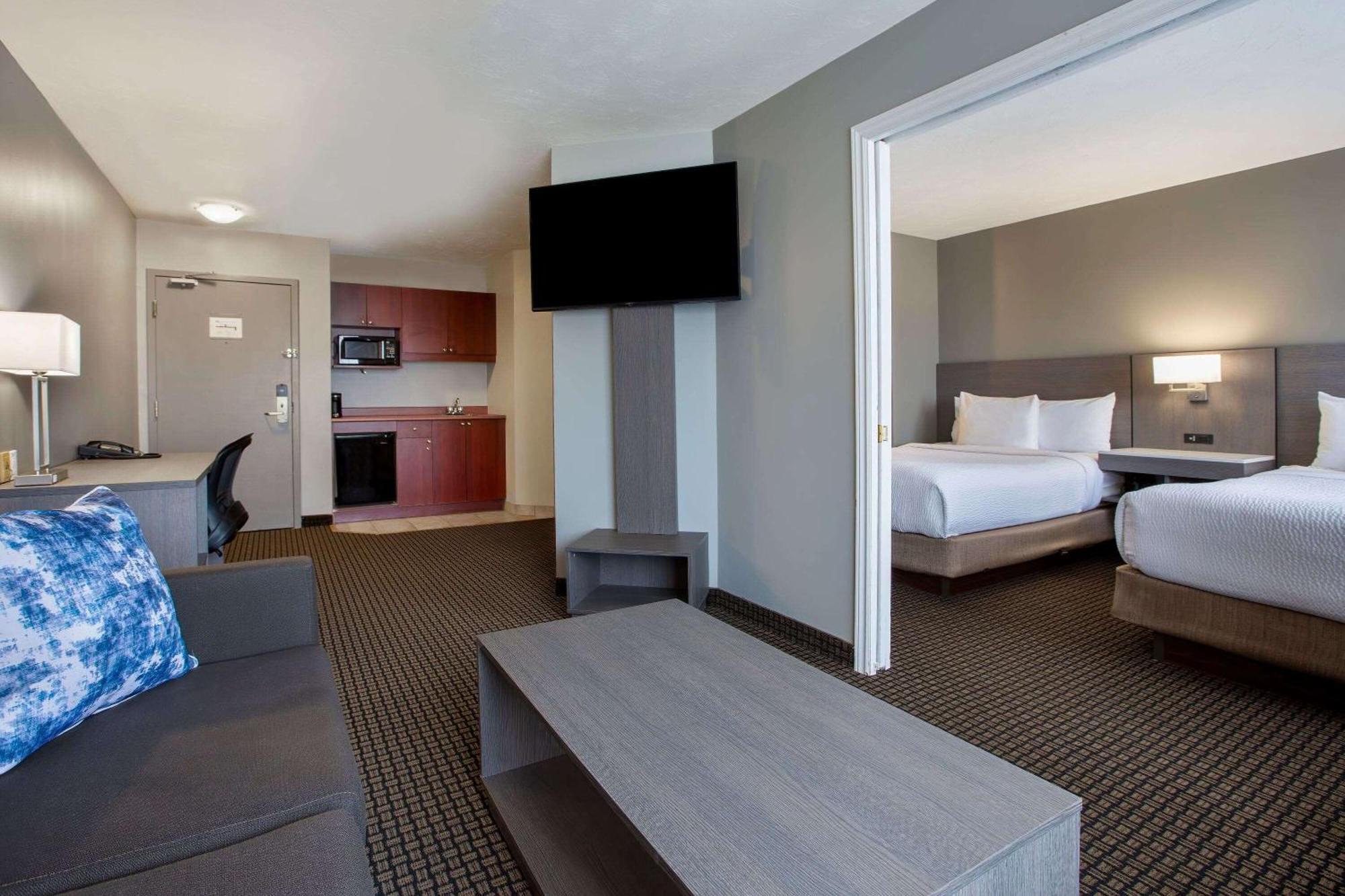 Days Inn & Suites By Wyndham Moncton Exterior foto