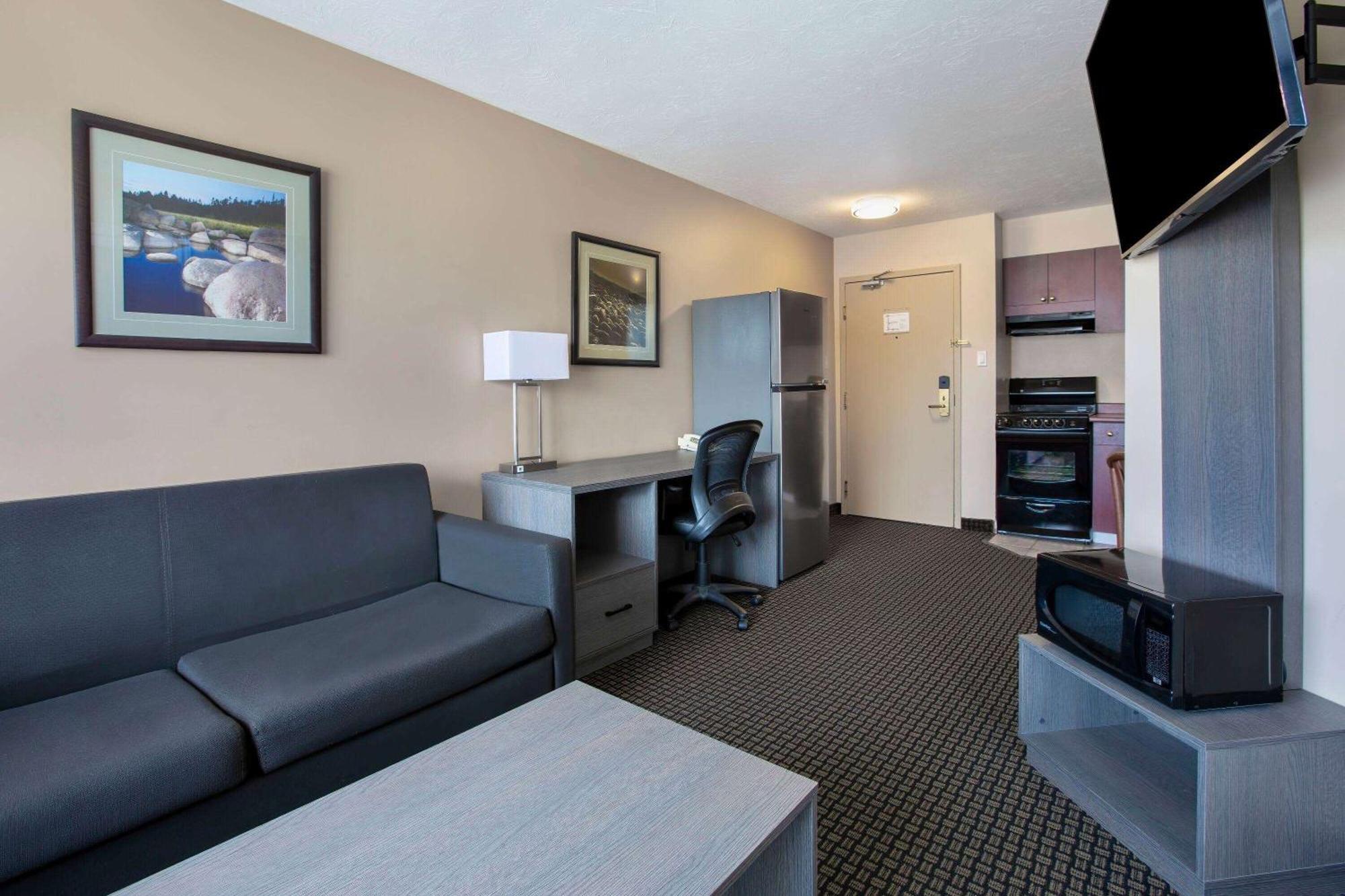 Days Inn & Suites By Wyndham Moncton Exterior foto