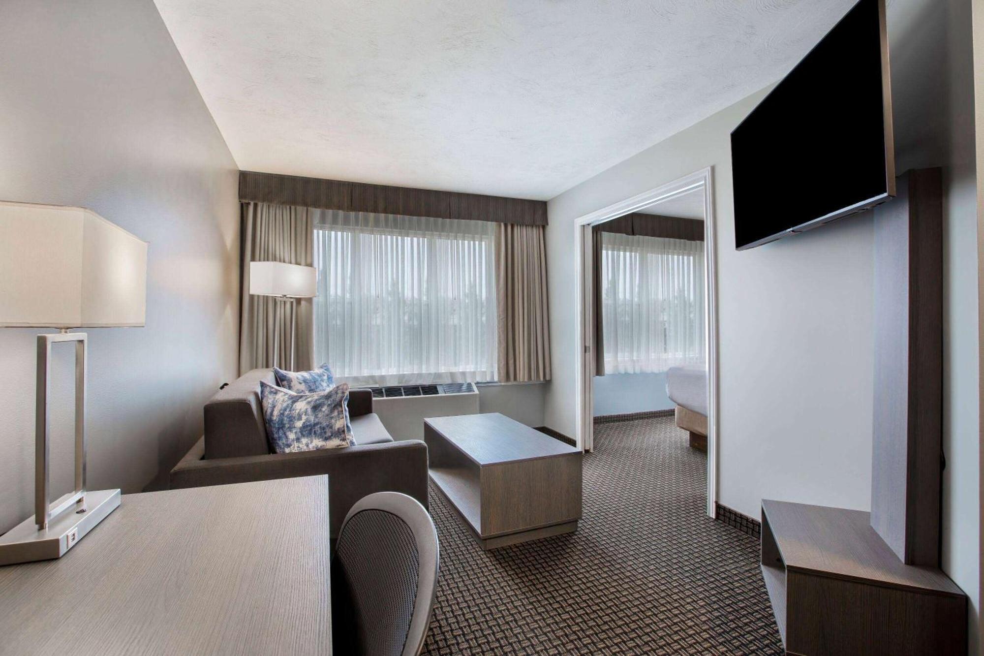 Days Inn & Suites By Wyndham Moncton Exterior foto