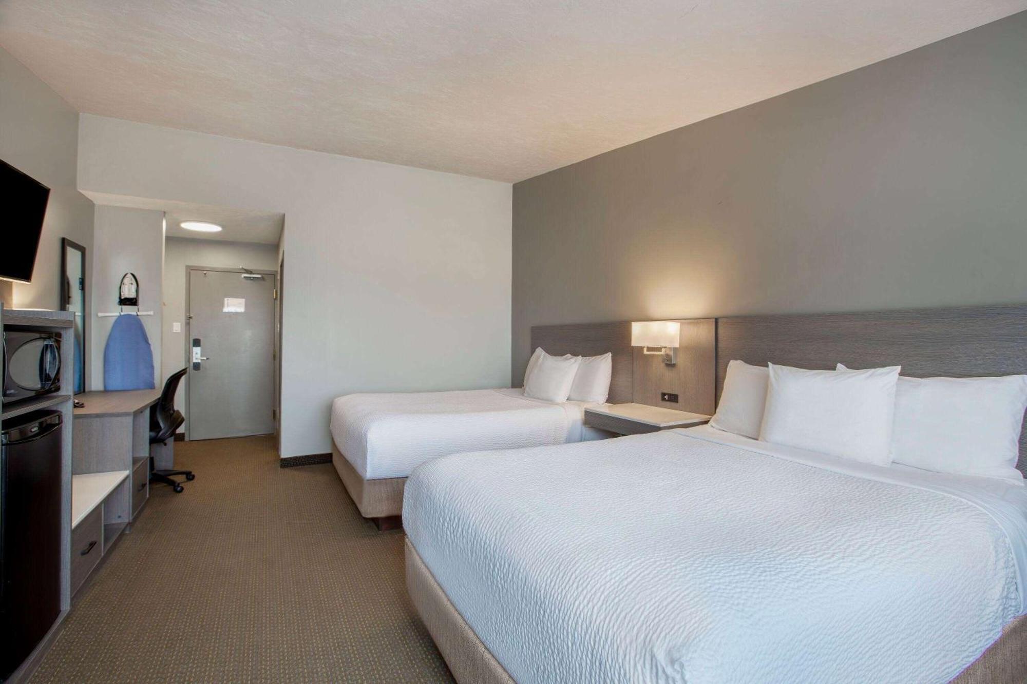 Days Inn & Suites By Wyndham Moncton Exterior foto