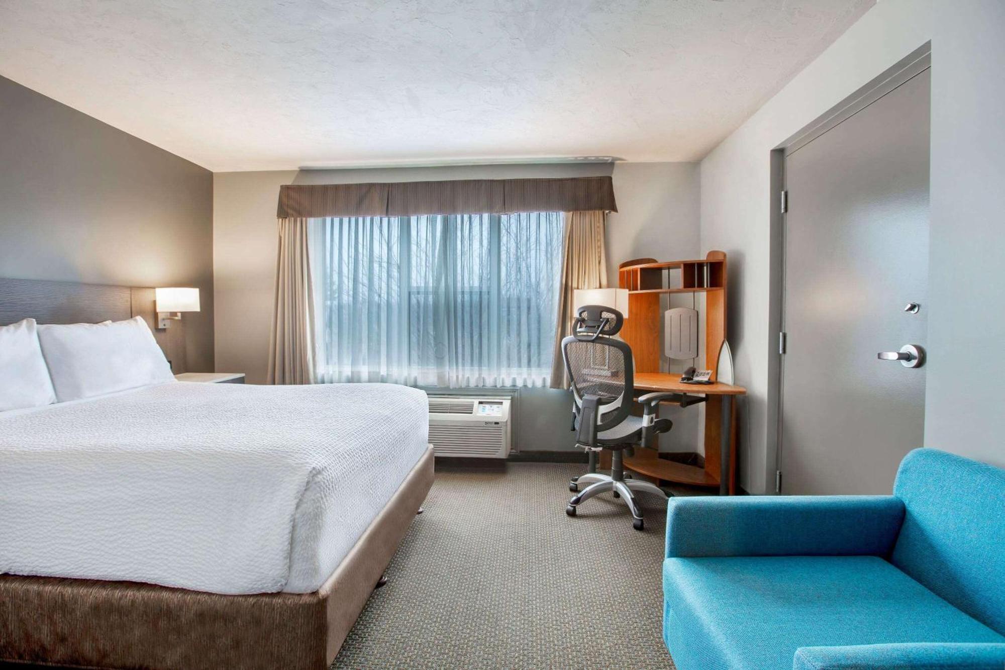 Days Inn & Suites By Wyndham Moncton Exterior foto
