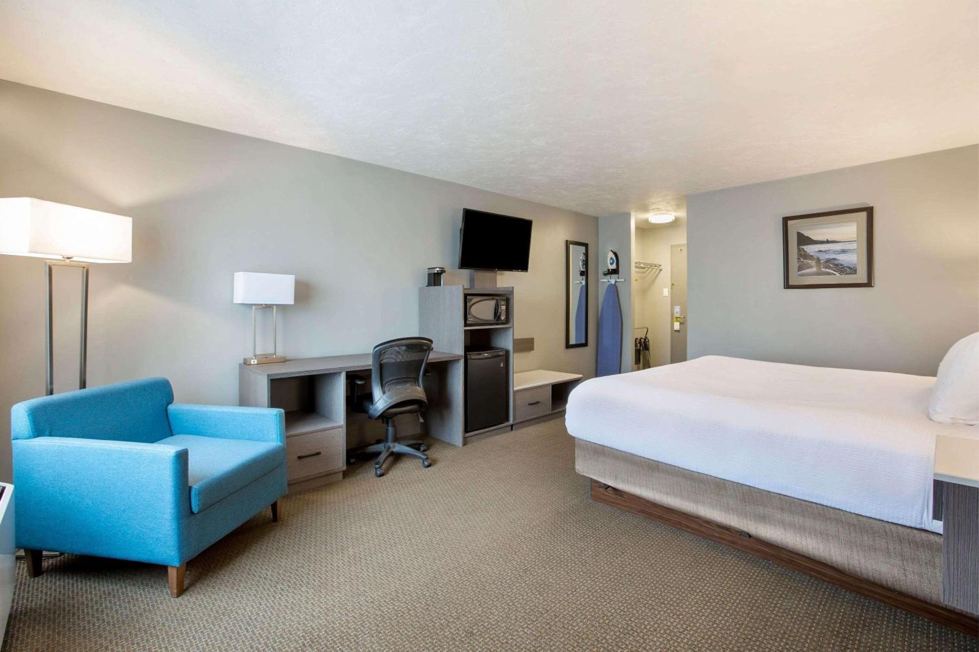 Days Inn & Suites By Wyndham Moncton Exterior foto